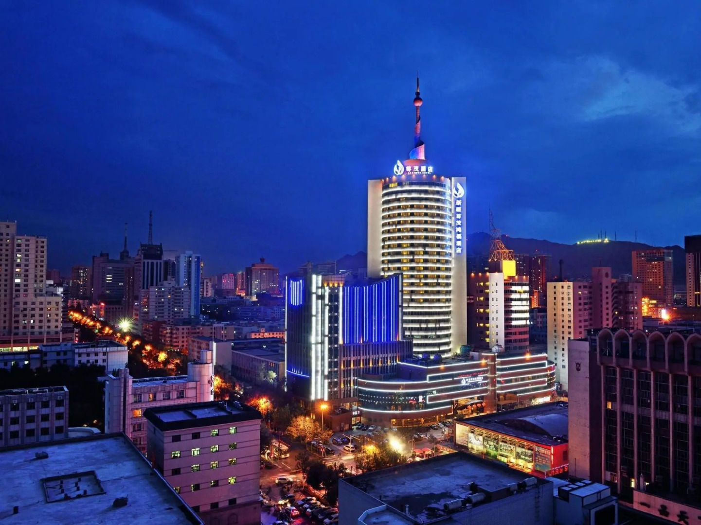 Luxemon Xinjiang Hongfu Hotel