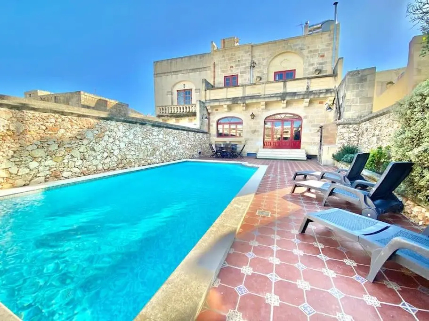 Villa Rossa Gozo - 5 bedroom ensuite with pool & jacuzzi