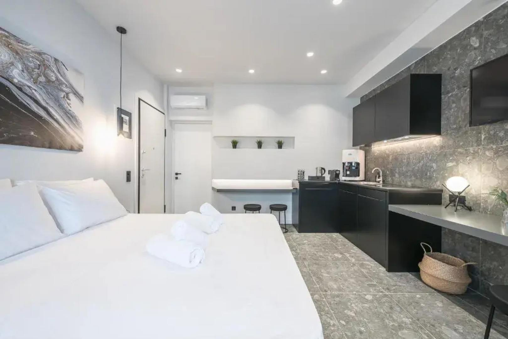 The Asprogeraka - self check-in rooms