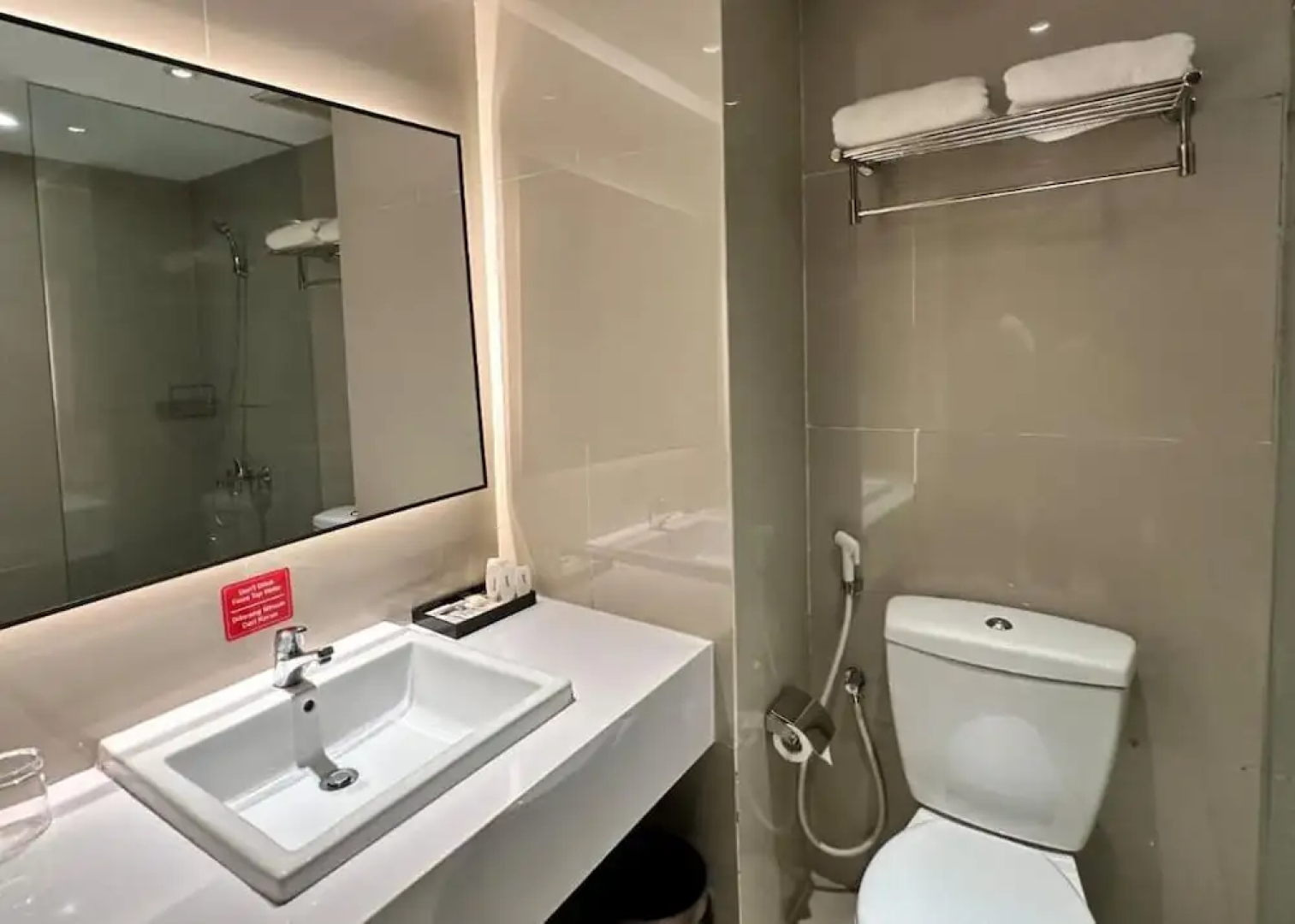 Aimas Hotel & Convention Centre