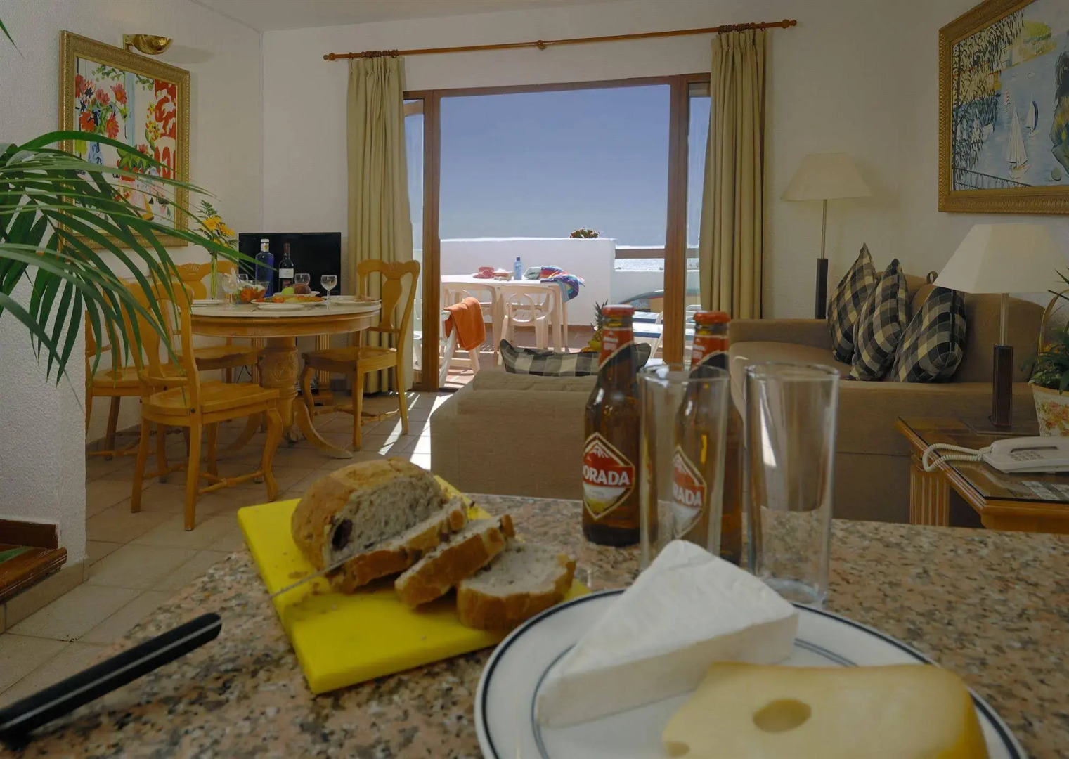 Ona Beverly Hills Suites