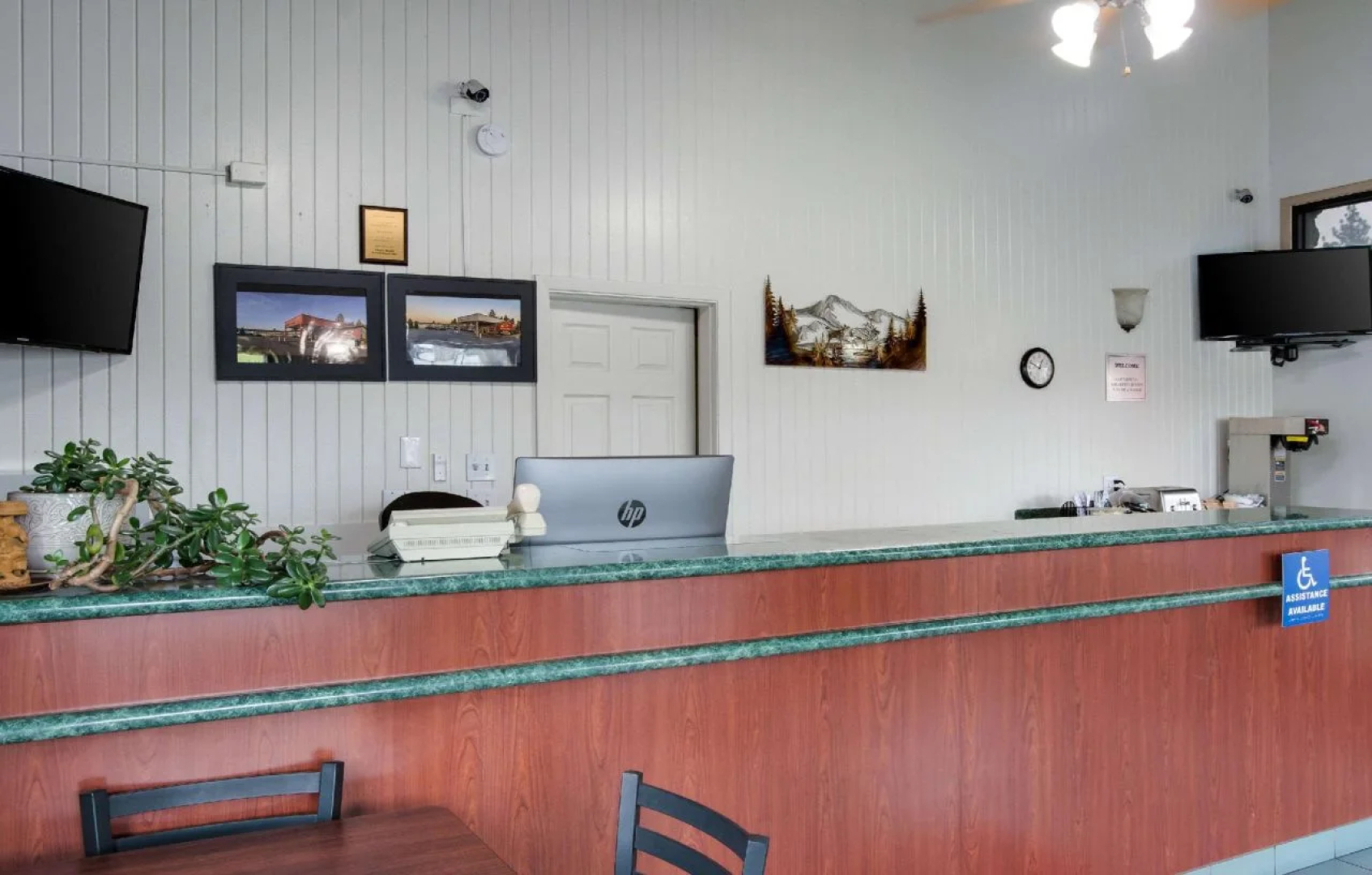 Bend Inn & Suites