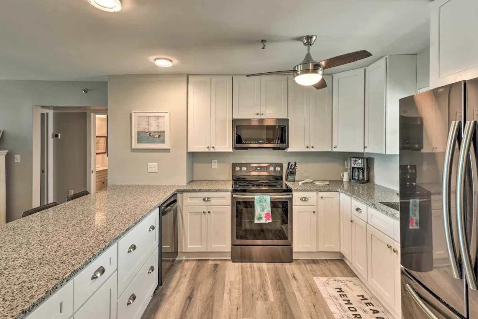 Airy Oceanfront Condo: Beach Views & Pool Access!