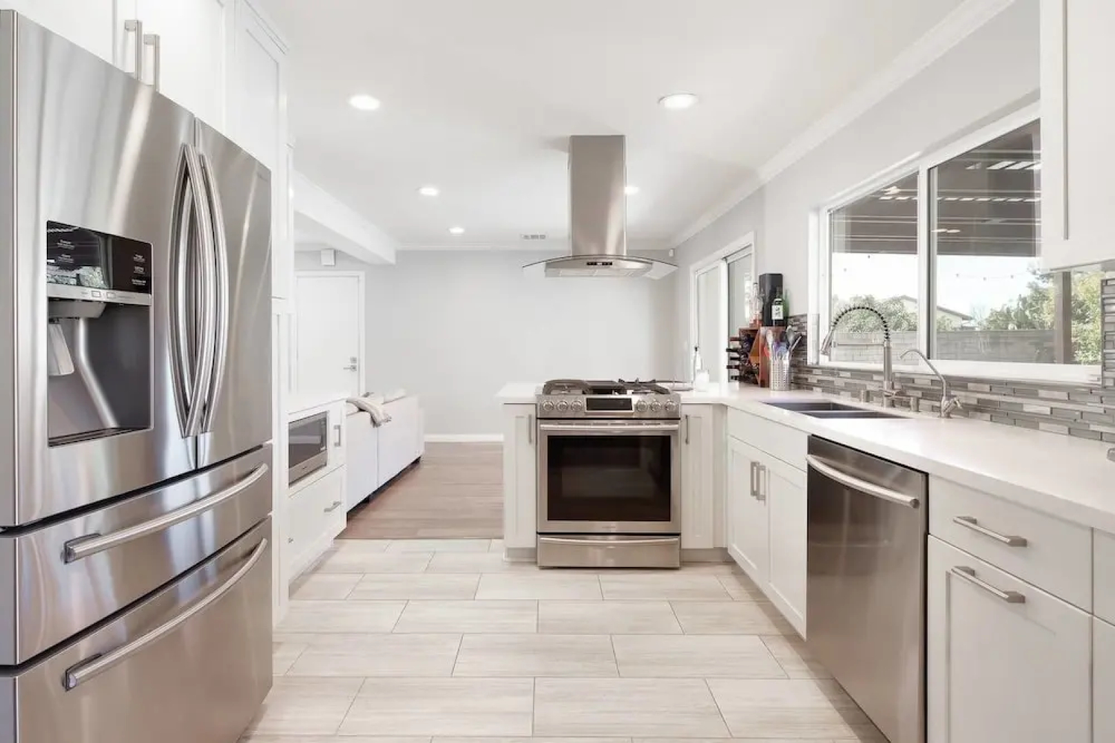 Radiant Estate New Luxury Cali 3 Bd!