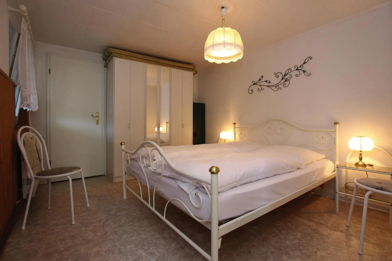 Apartment, Sternberg