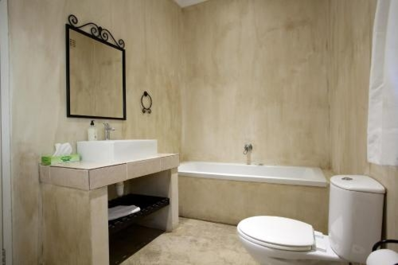 Jemimas Hospitality, Bunker on Bailie