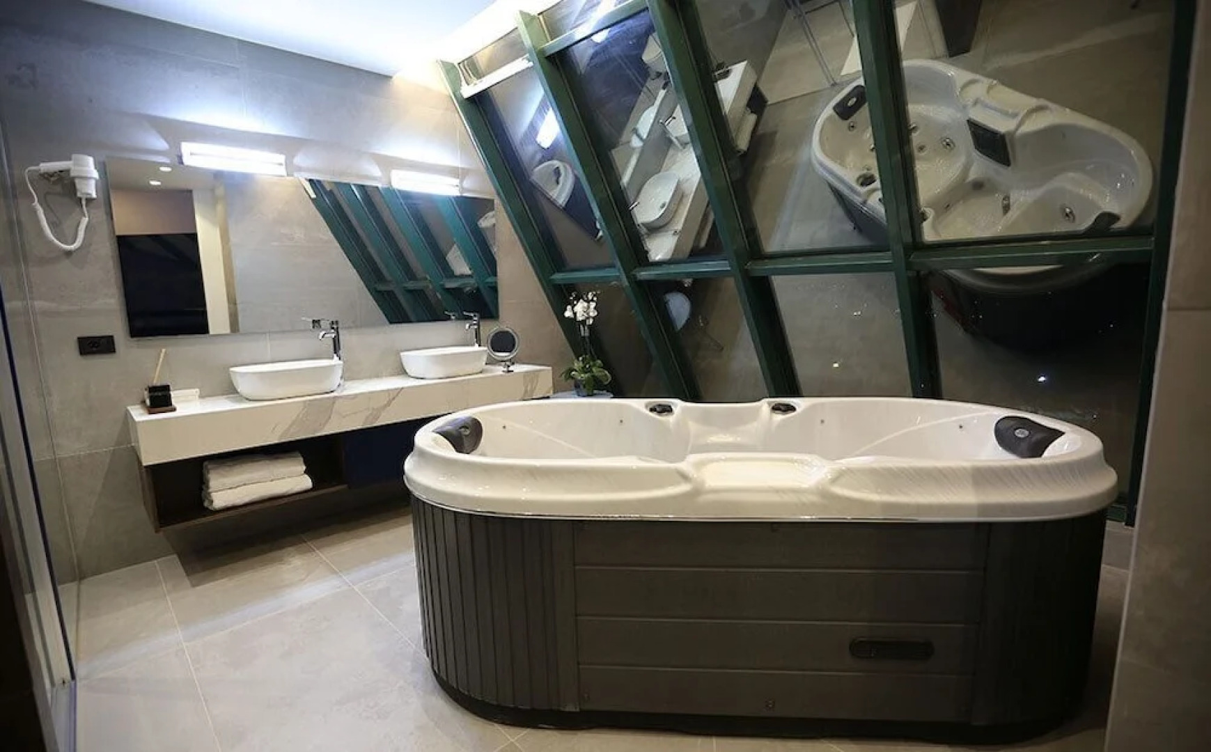 Astoria Luxury & Spa