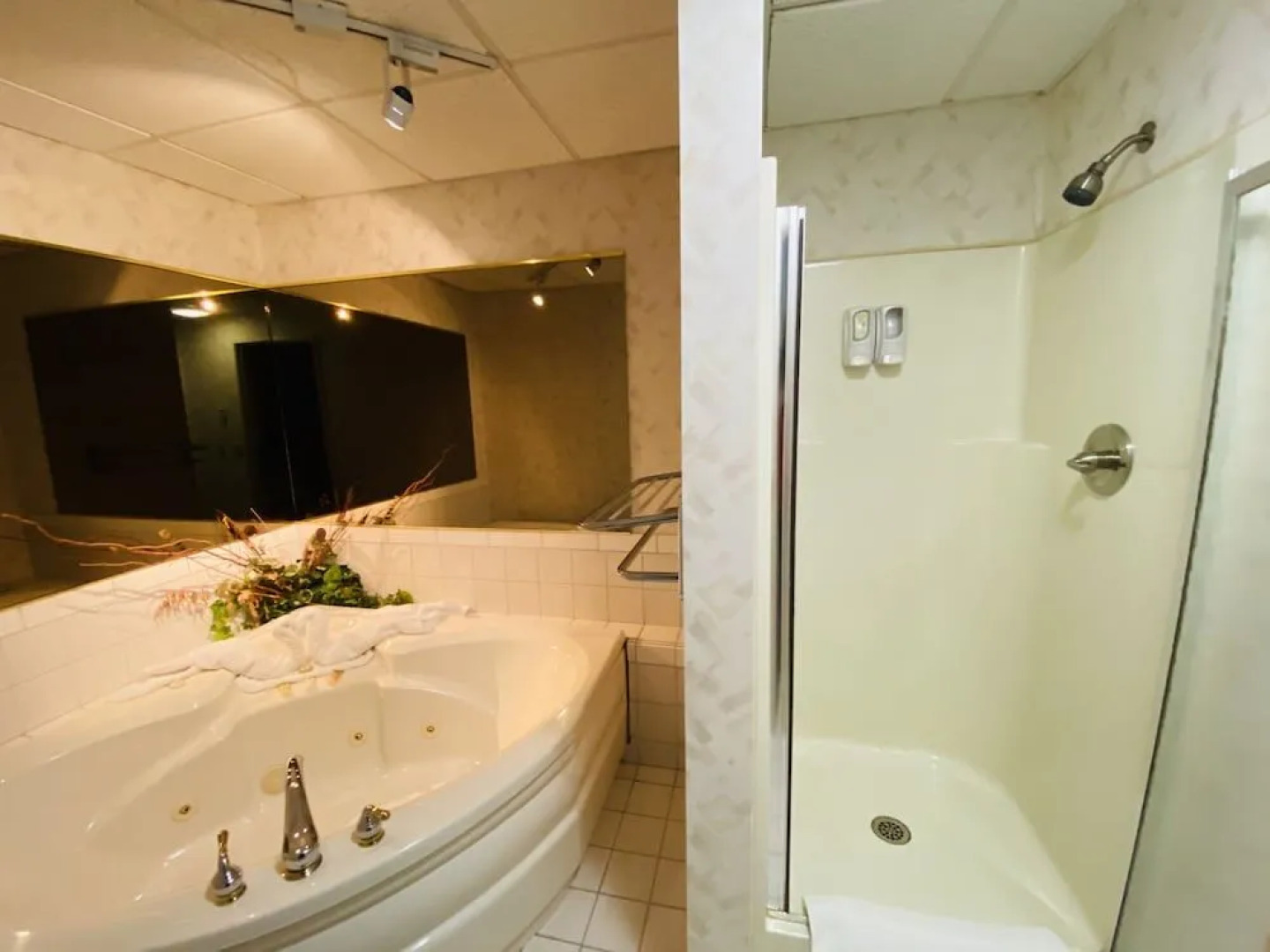 Fleetwood Inn & Suites