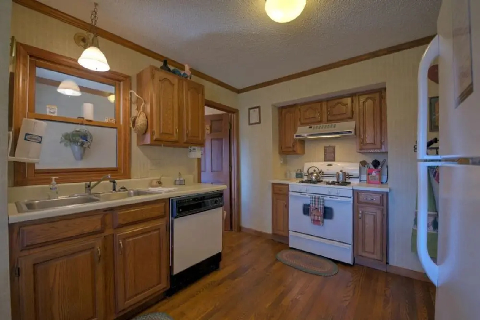 Lilly's Mountain Getaway - 4 Br Home