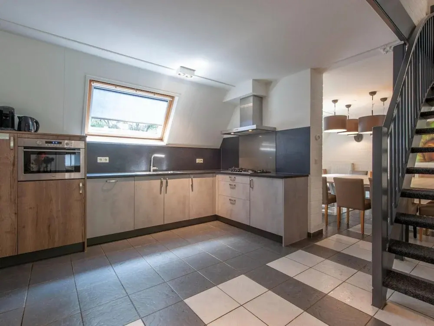 Restyled House with 5 Bathrooms near Vrachelse Heide