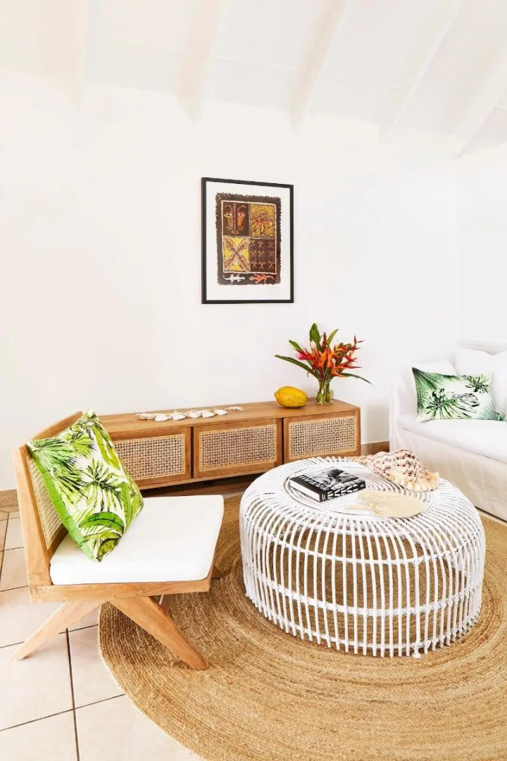 Motu Beachfront Art Villas