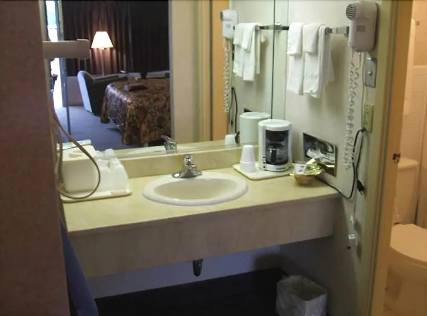 Red Carpet Inn And Suites Scranton