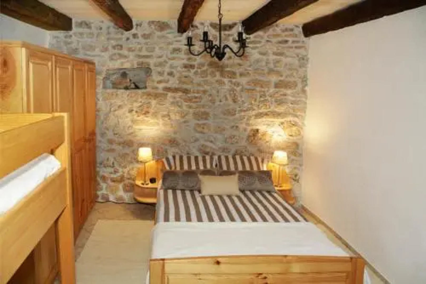 Lovely Stone Cottage Pomer