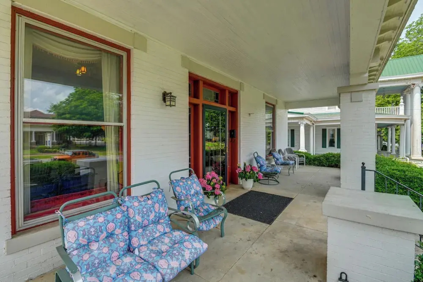 Walk to Lawrenceburg Square: Home for Large Groups