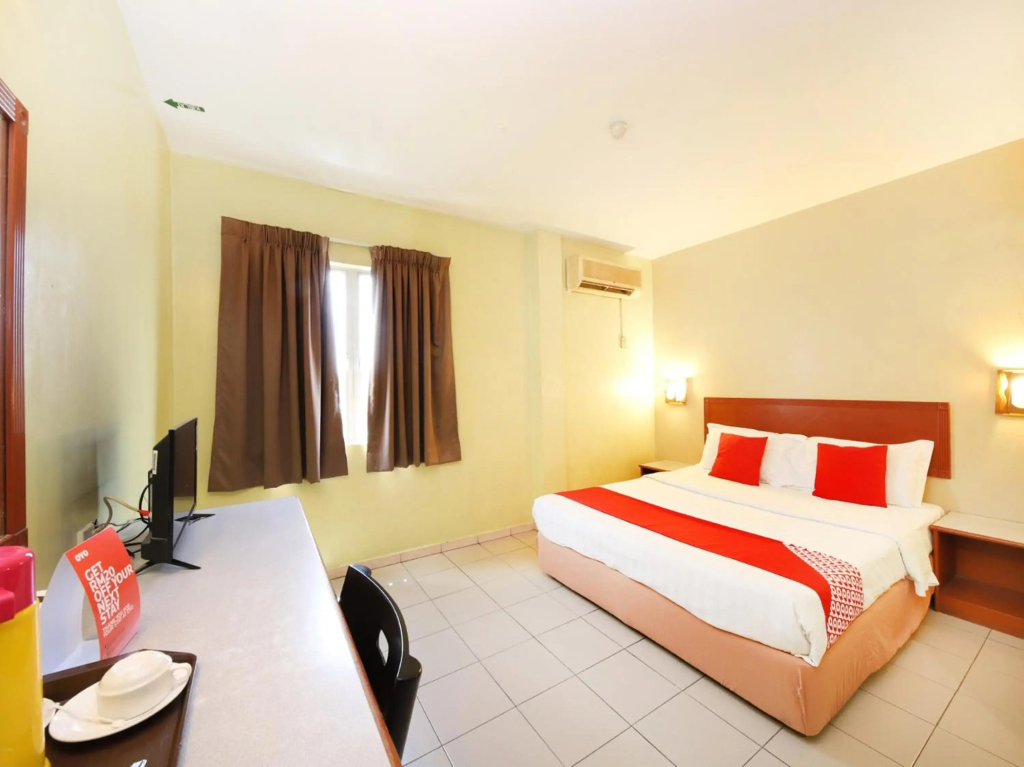 Super OYO 447 Comfort Hotel Meru