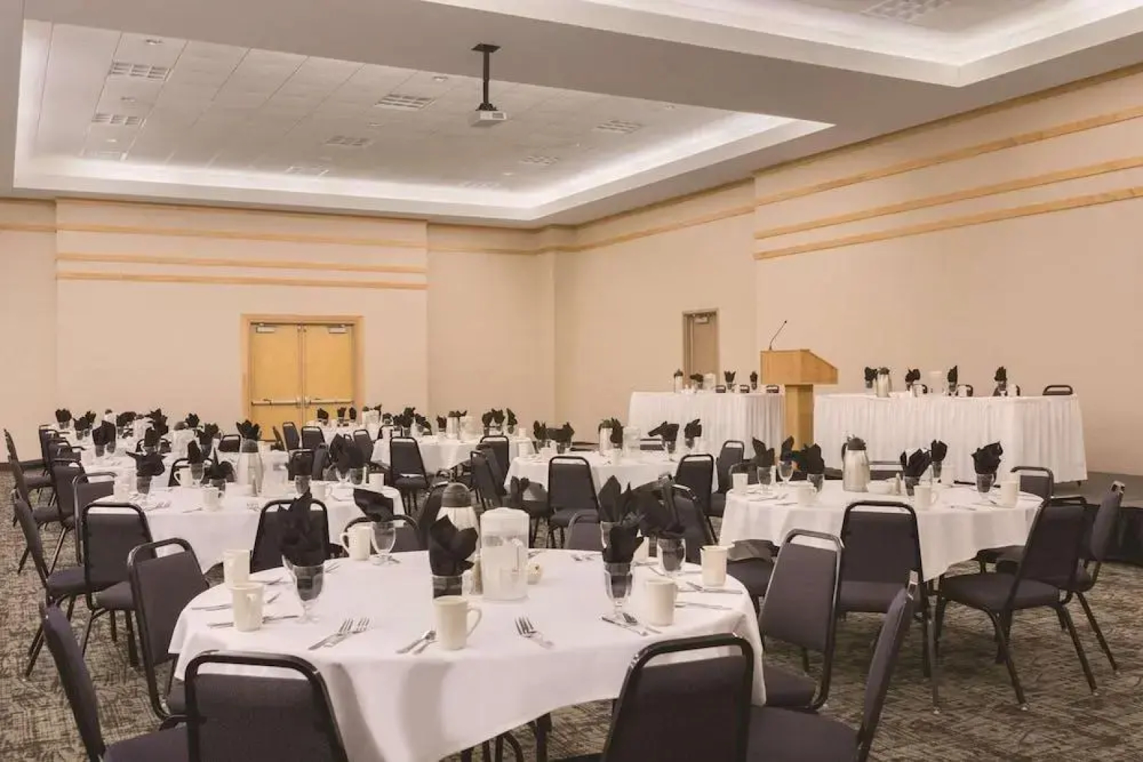 Best Western The Falls Inn & Suites