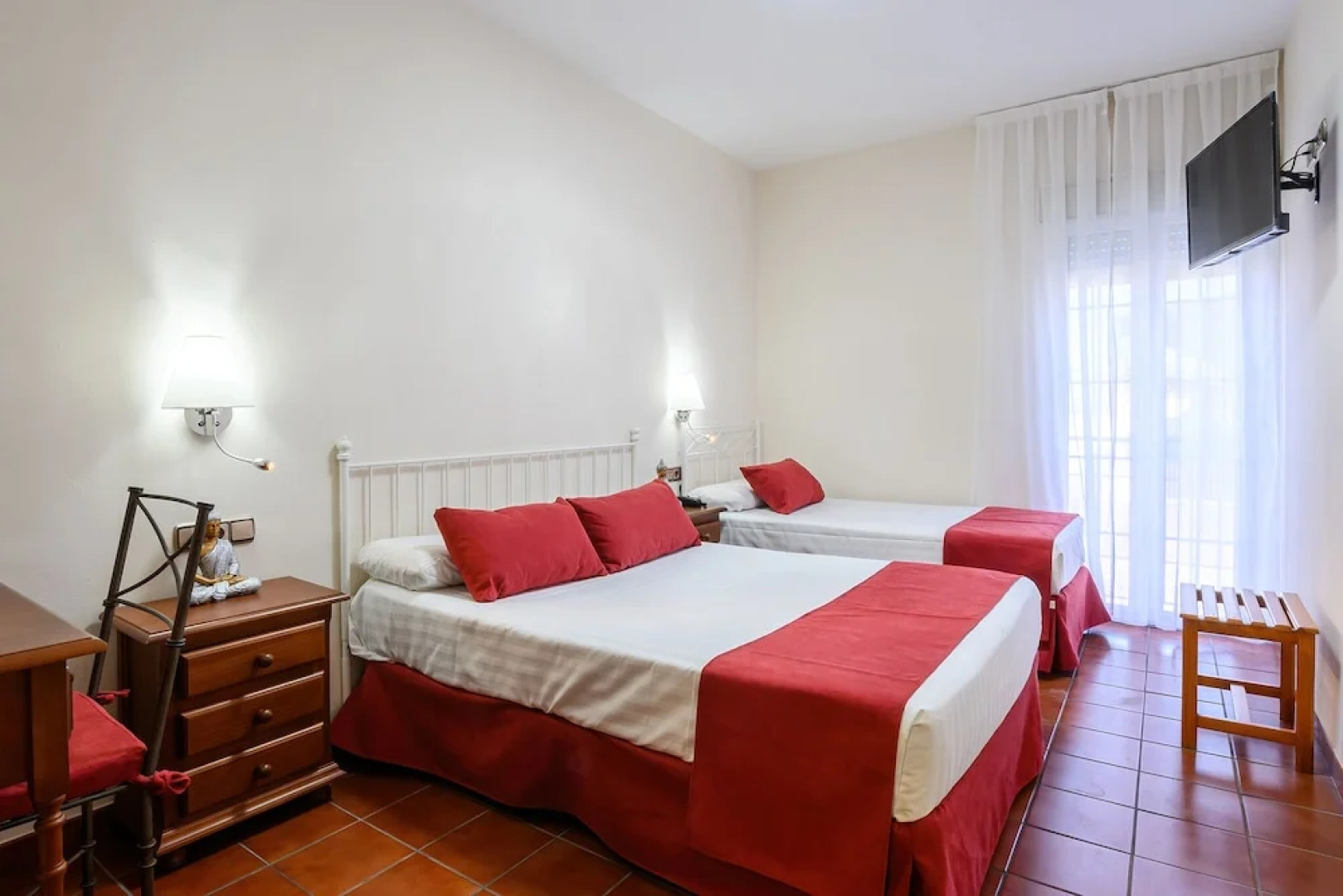 Отель H28 Camas