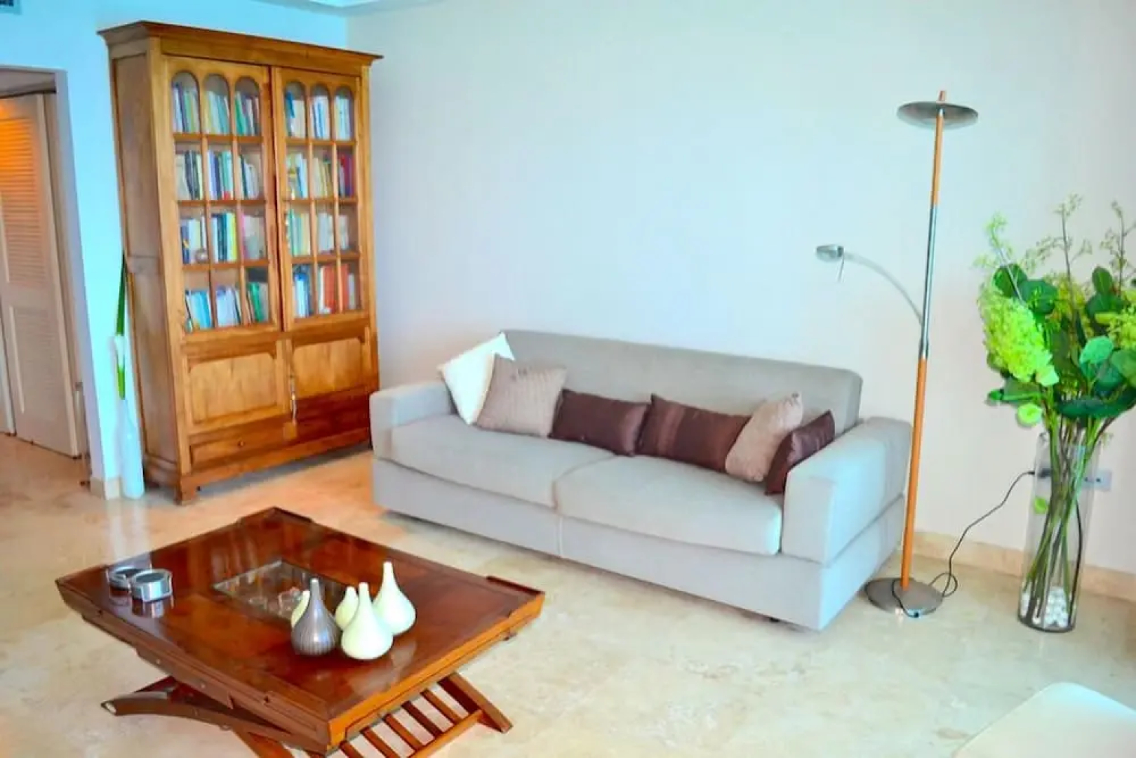 *The CLIFF_ BEACHFRONT and LUXURY MODERN UNIT* C2