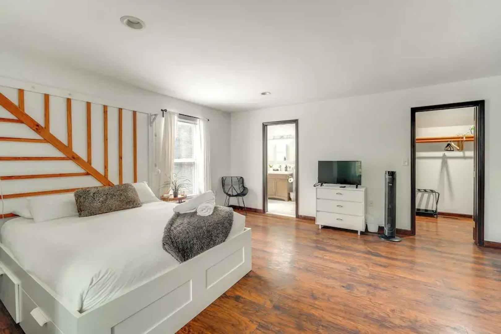 Tannersville House: Bar & Deck, 2 Mi to Ski Resort
