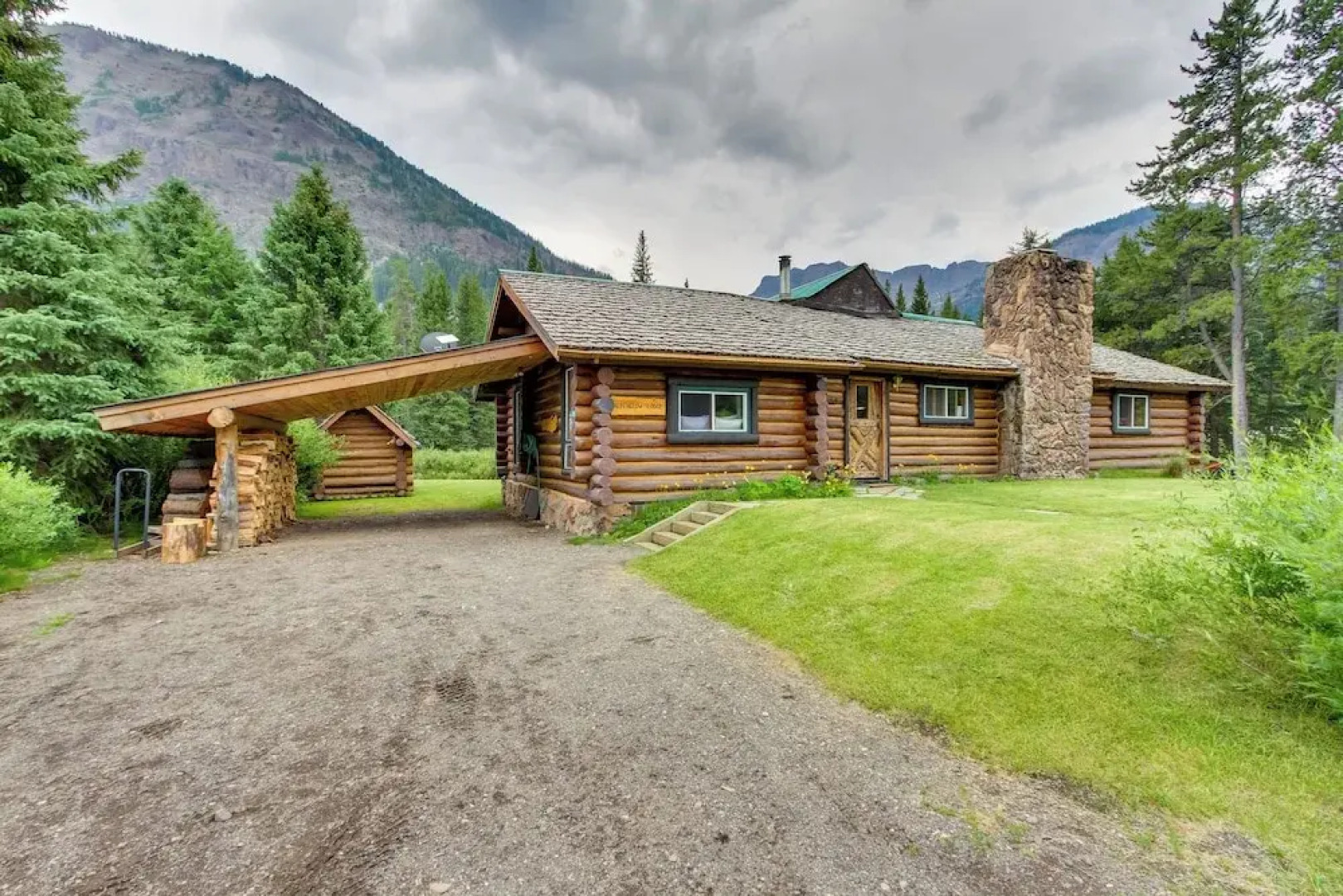 Scenic Montana Cabin Rental ~ 1 Mi to Yellowstone!