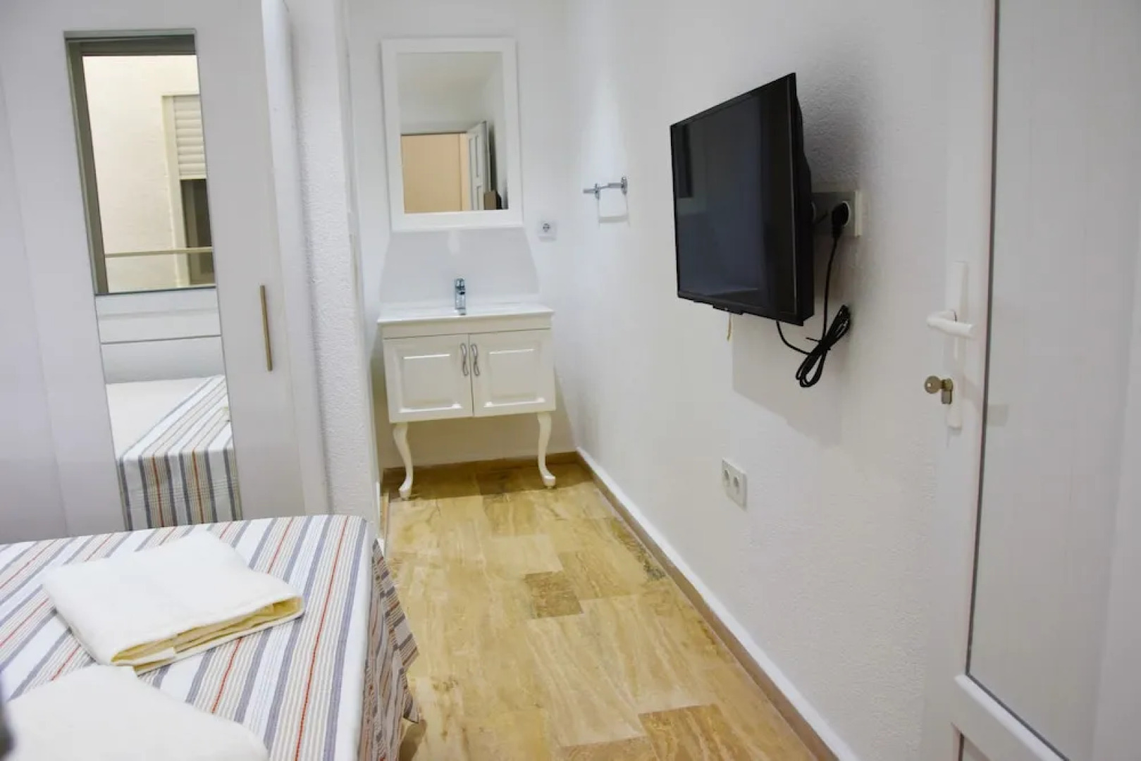 Sunrise Marina Suit Apart