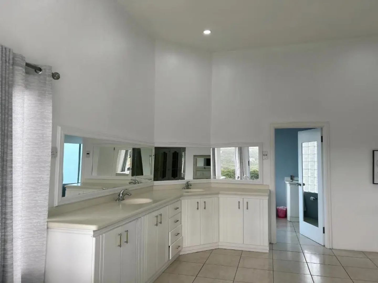 Luxury 5BD Villa - Massive Pool & Outdoor Vibe