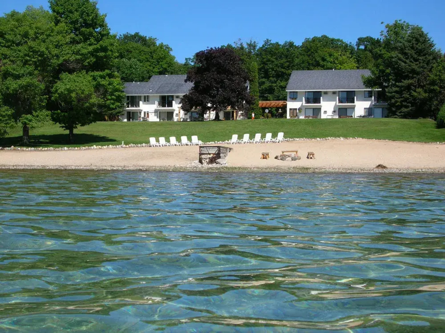 The Vineyard Inn on Suttons Bay