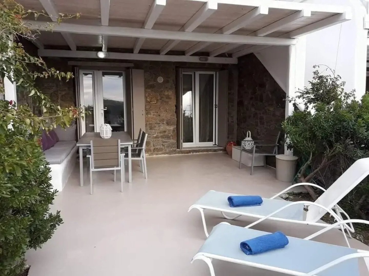 HELEN HOUSE-Minimal Perfection