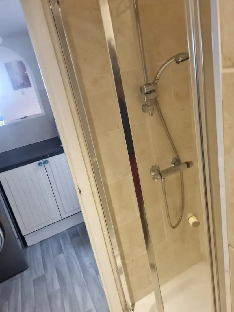 Britton Street Retreat - 4 Bedroom House