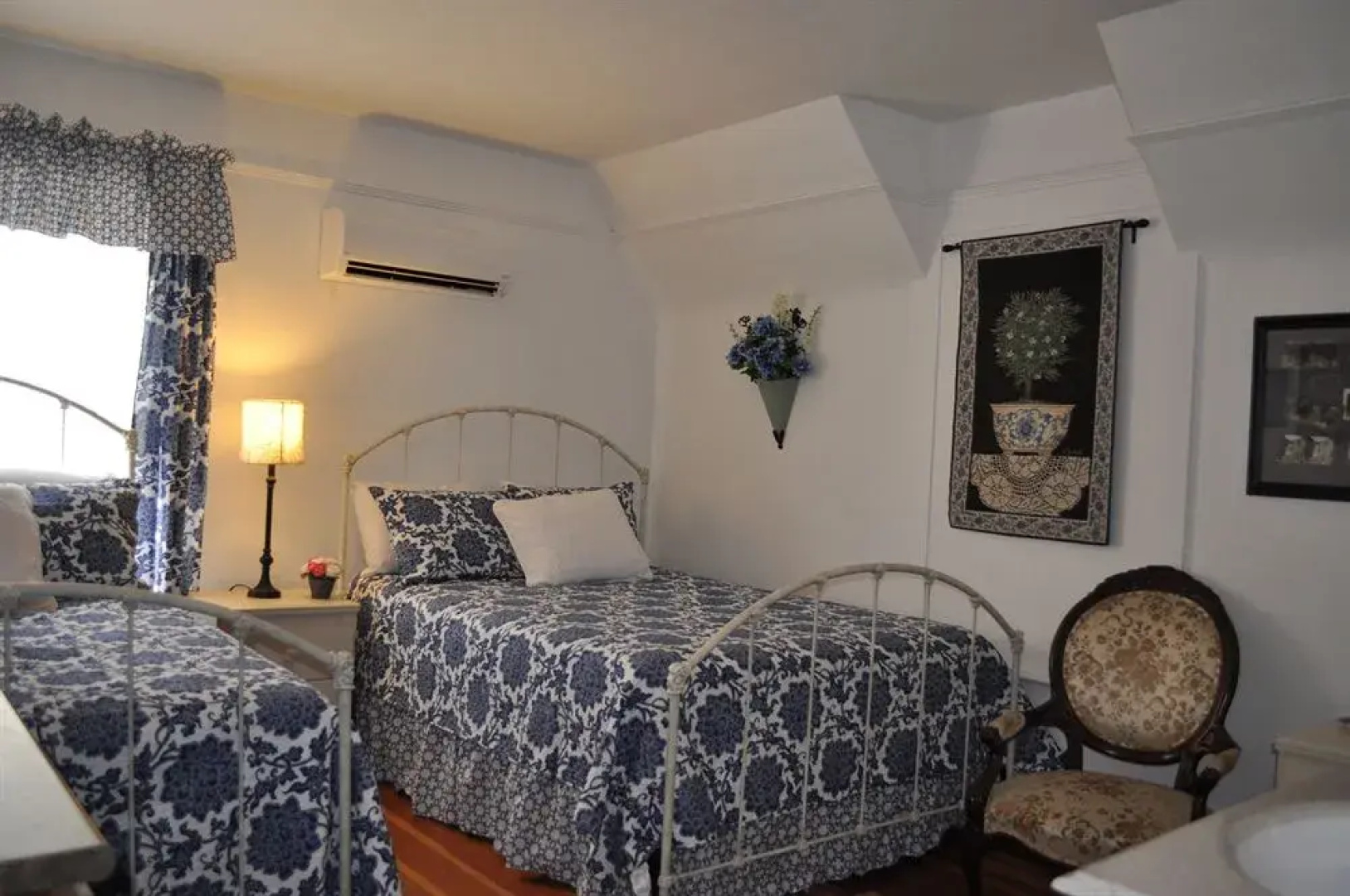 Victorian Inn & Carriage House