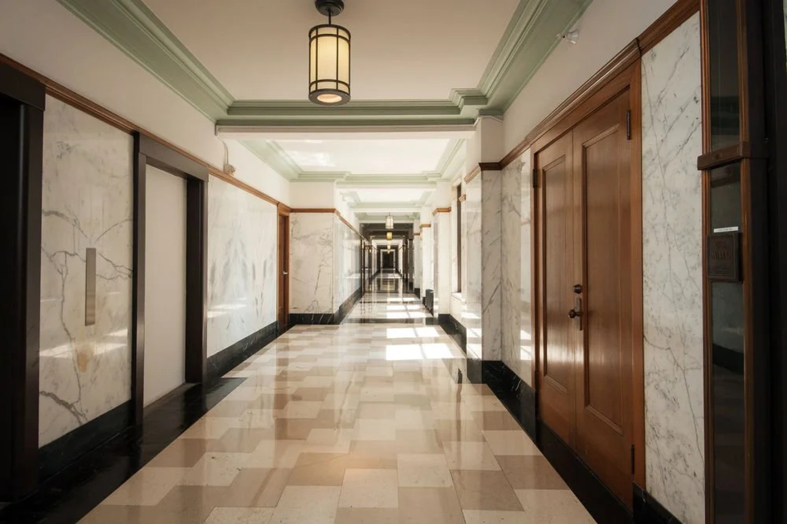 Sunshine Suites At 417