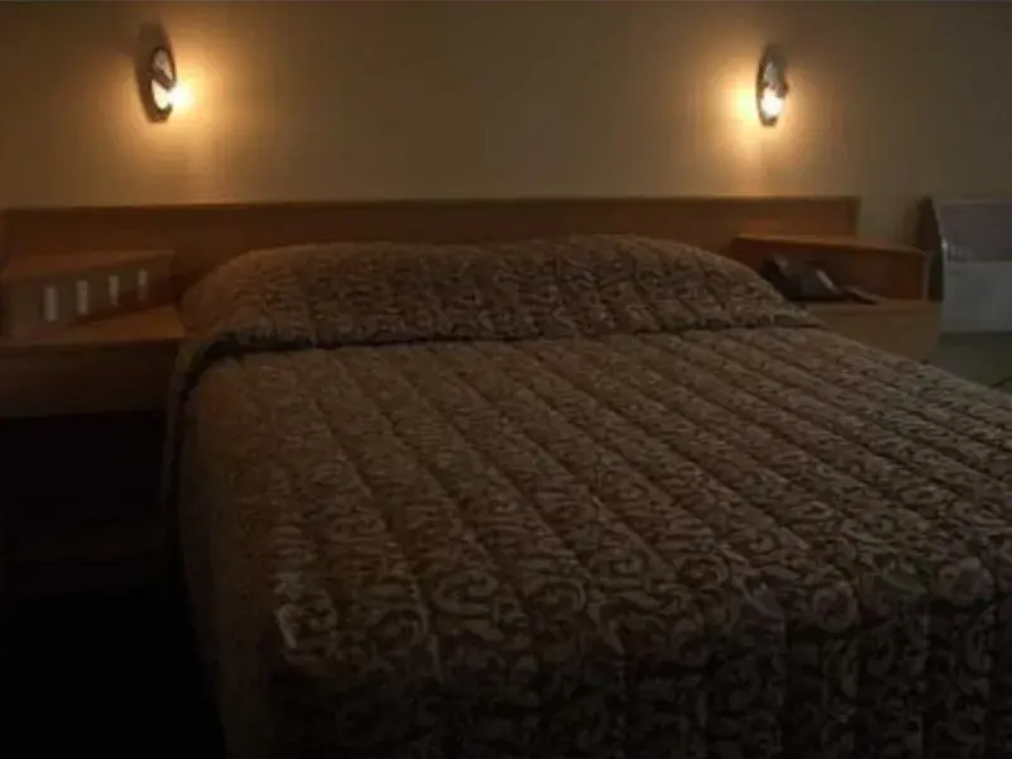 A K WEST Motel