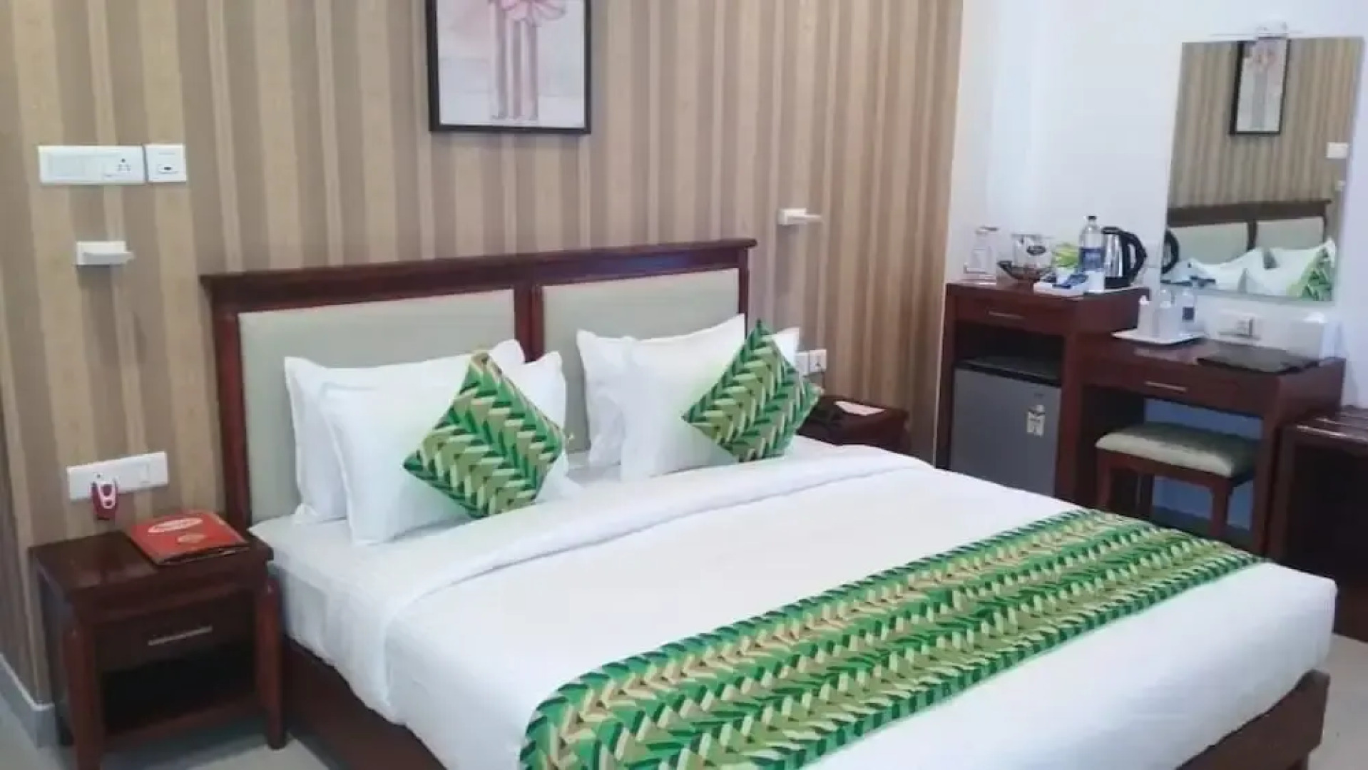 OYO 5077 Queens Hotel