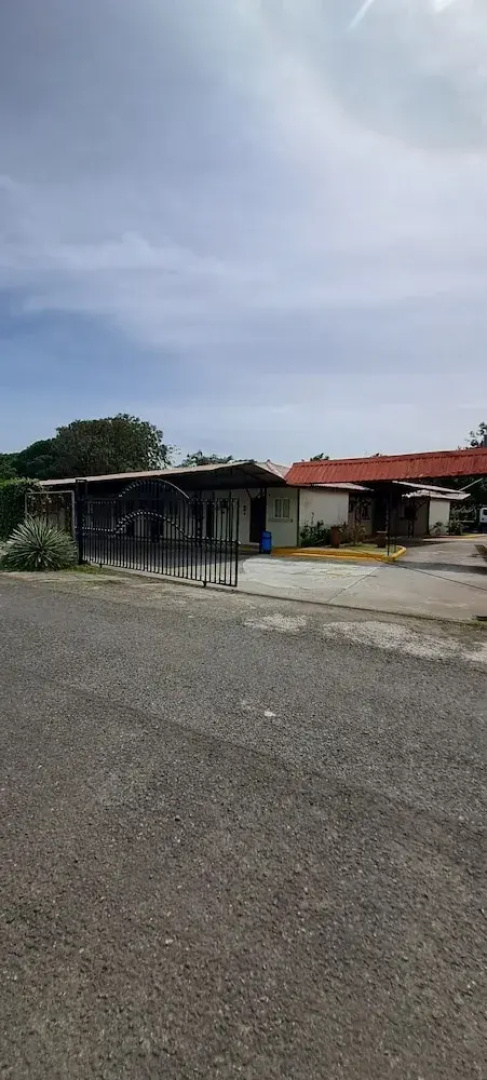 Mi Casa Asi de Grande