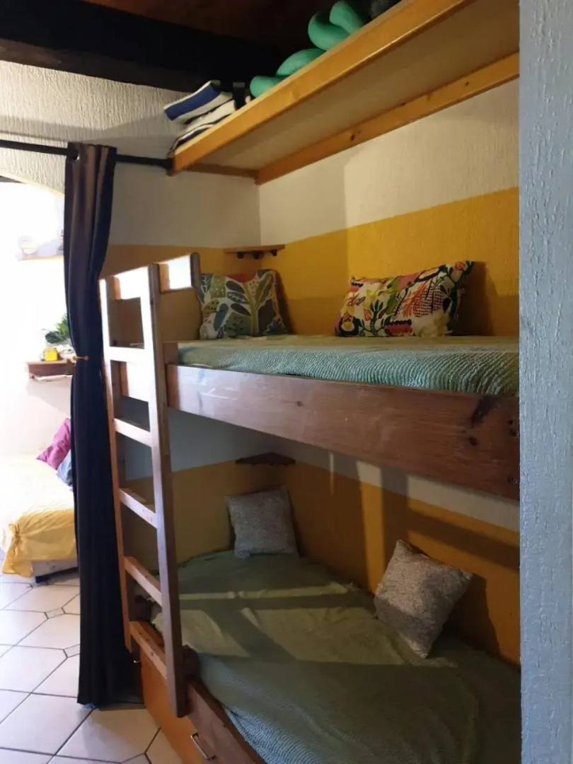 Studio Mezzanine vue port et mer