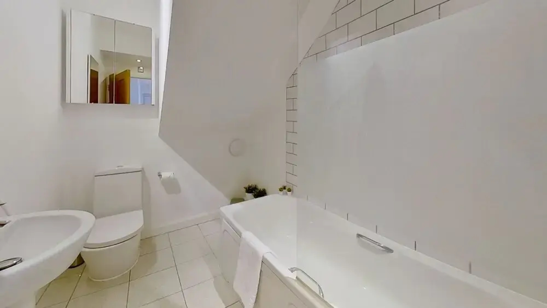 BookedUK - Cosy but spacious apartment