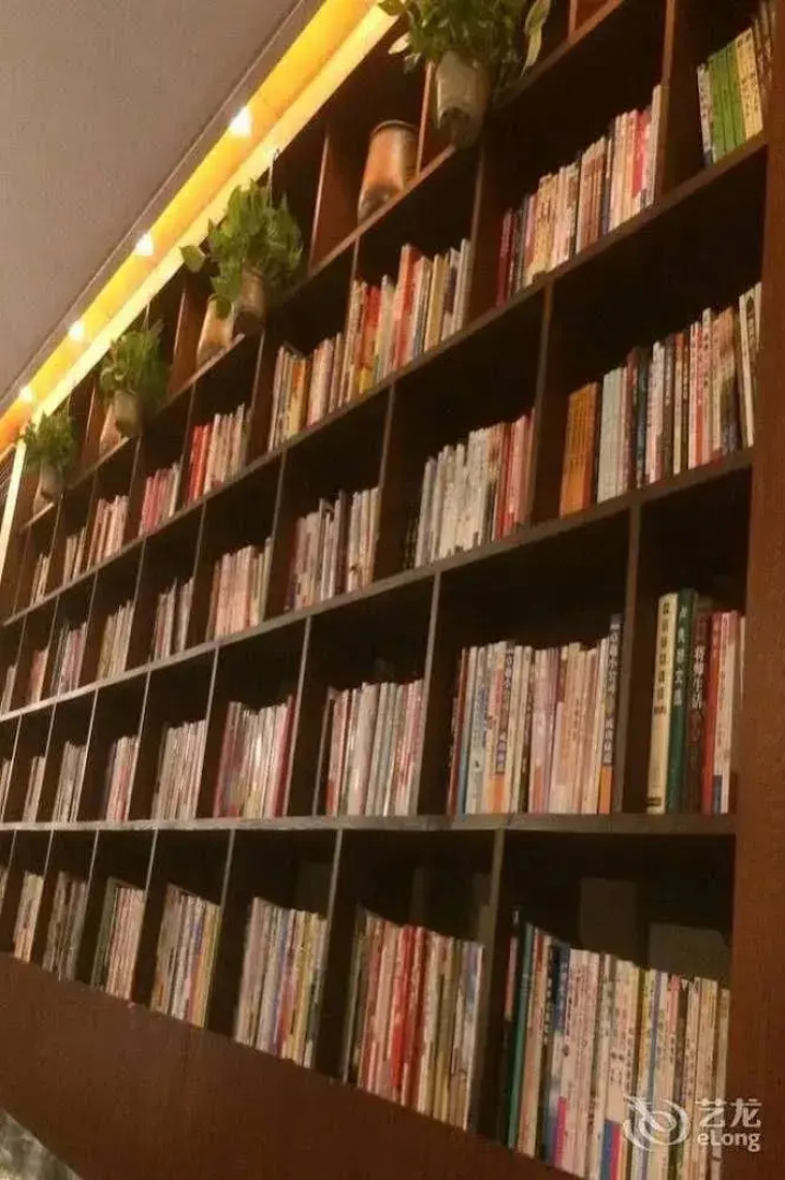 Yancheng Youth Club and Reading Hotel