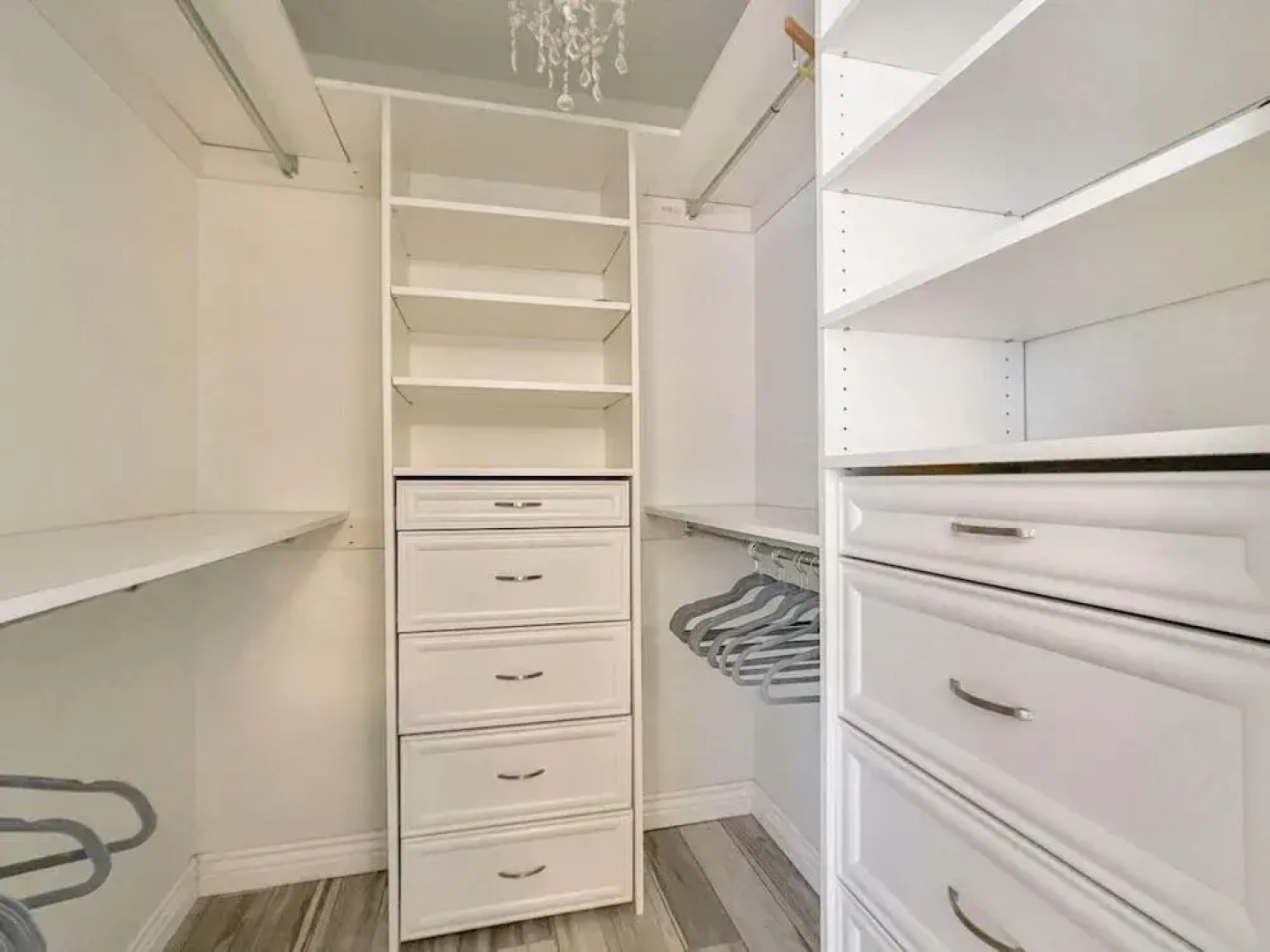 Glendale Charm by Casago