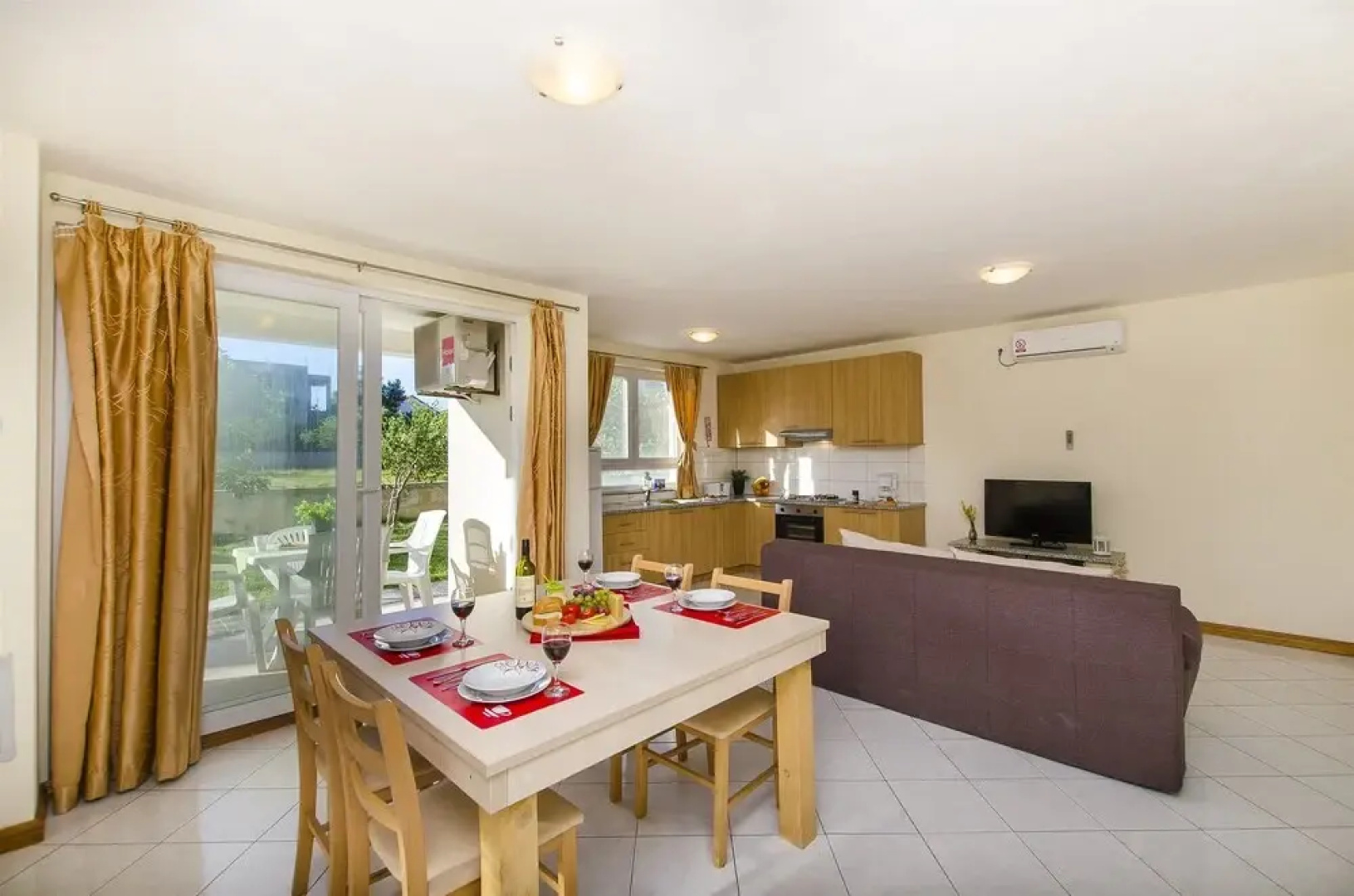 Apartments Glavan