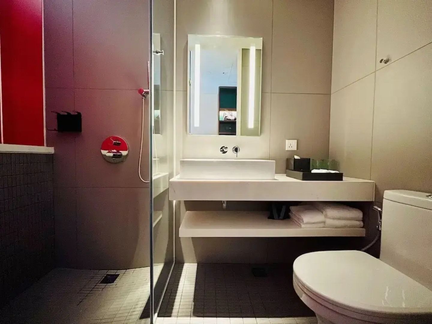 Wink Hotel Tuy Hoa Beach - 24hrs stay & Rooftop Pool Bar