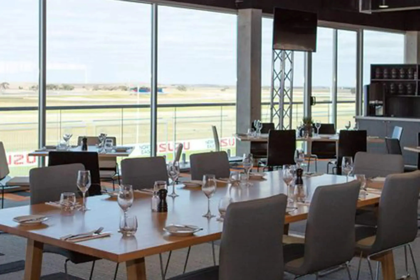 Rydges Pit Lane Hotel