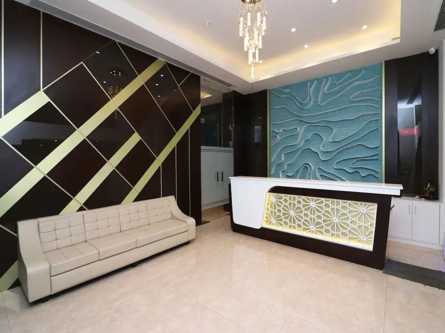 OYO 13616 Hotel Gala Galaxy