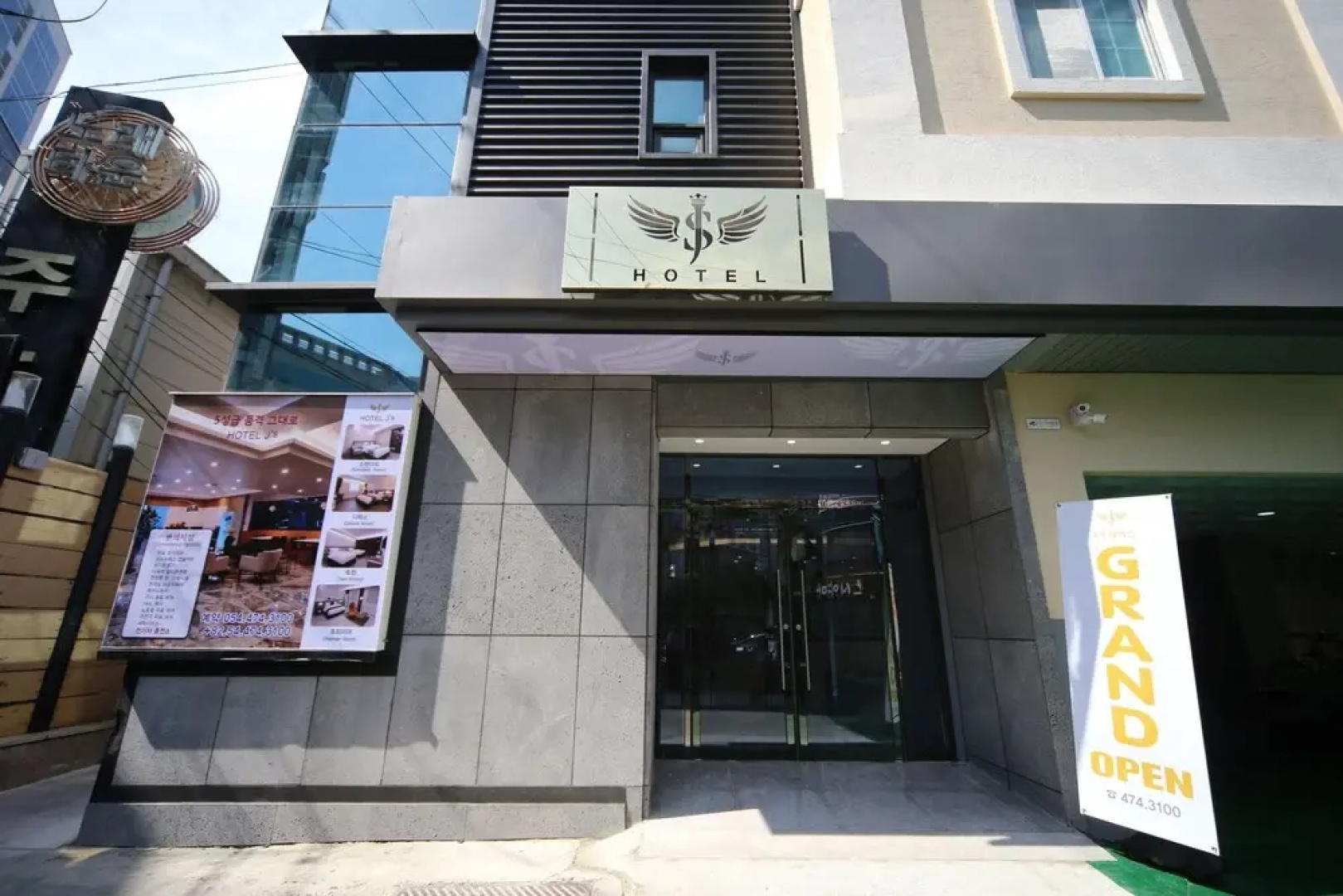 Hotel J's