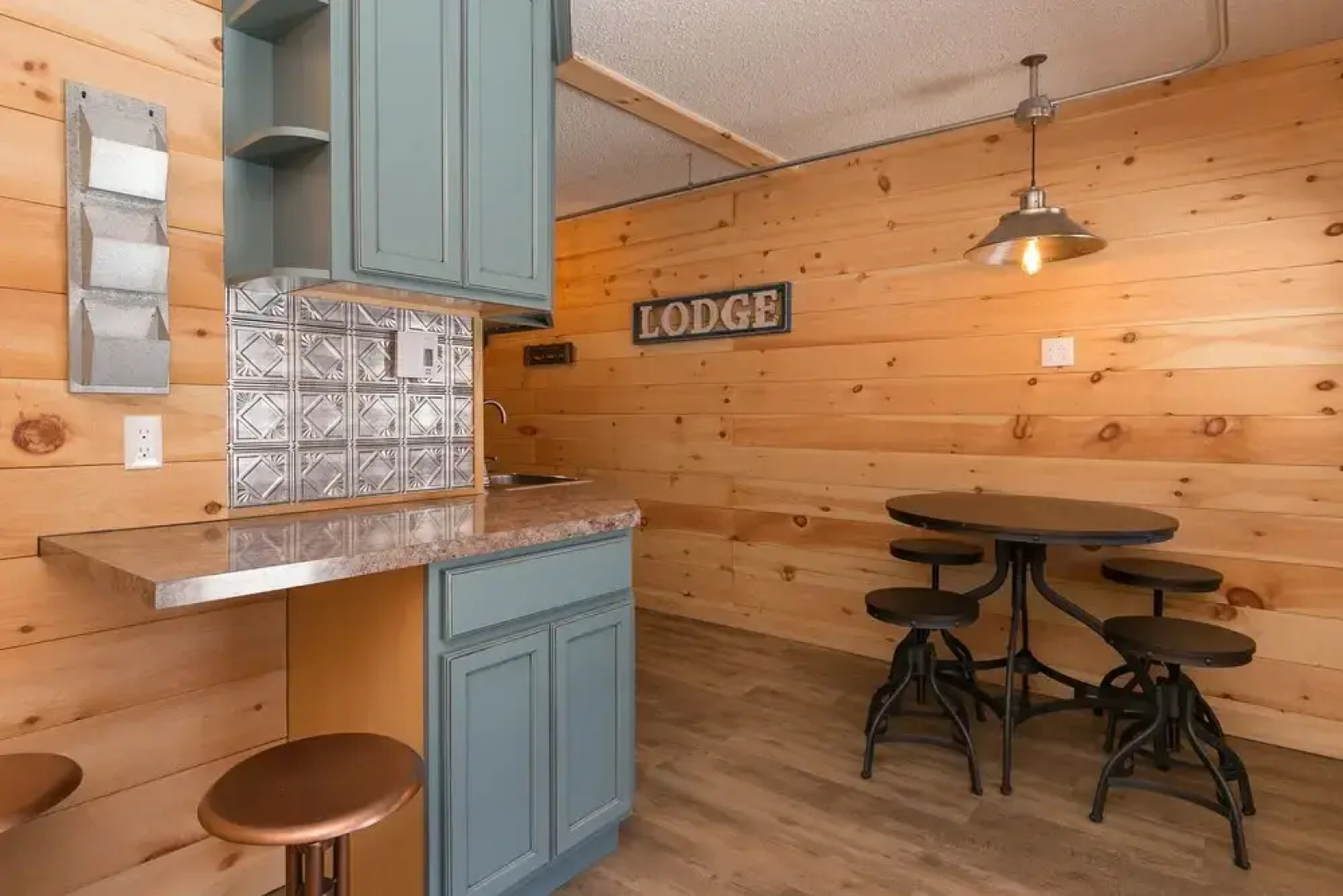 The Warren Lodge