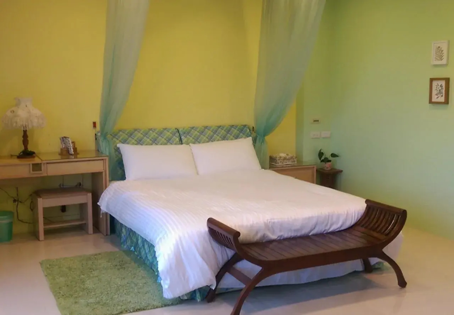 Four Seasons B & B