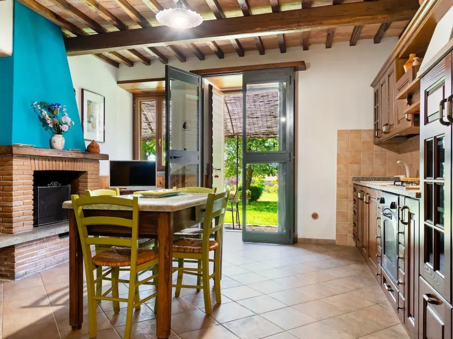 Vintage Holiday Home in Bolsena With Swimming Pool