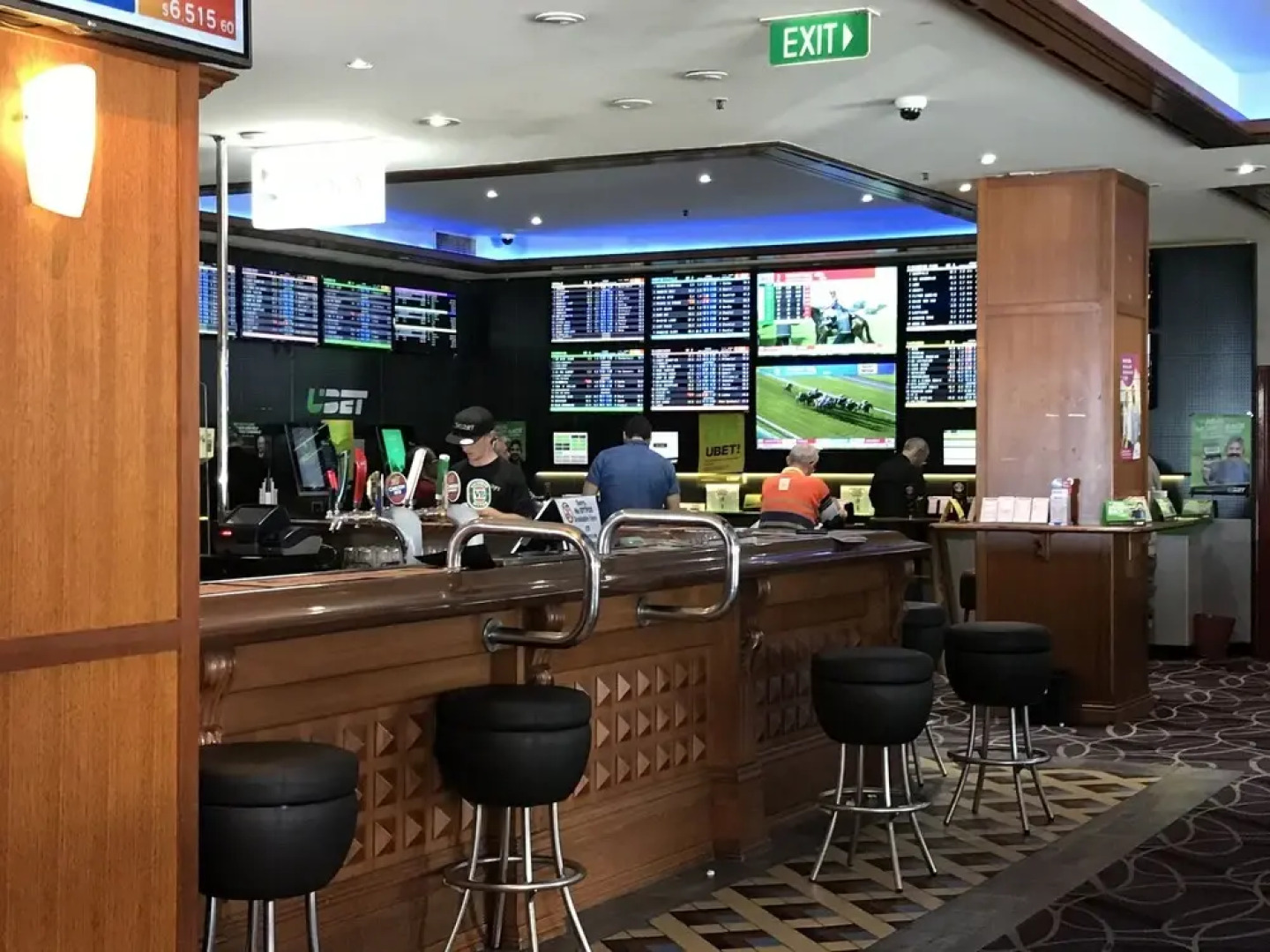 Grand Hotel Apartments Gold Coast by owner