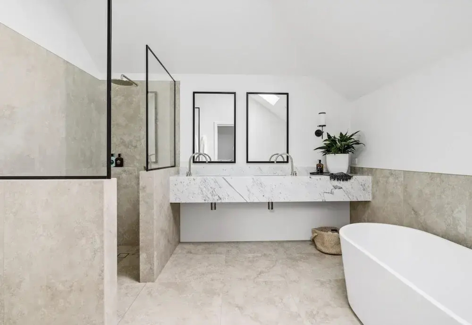 Maple Suite, Berry - by Linnaeus Collection