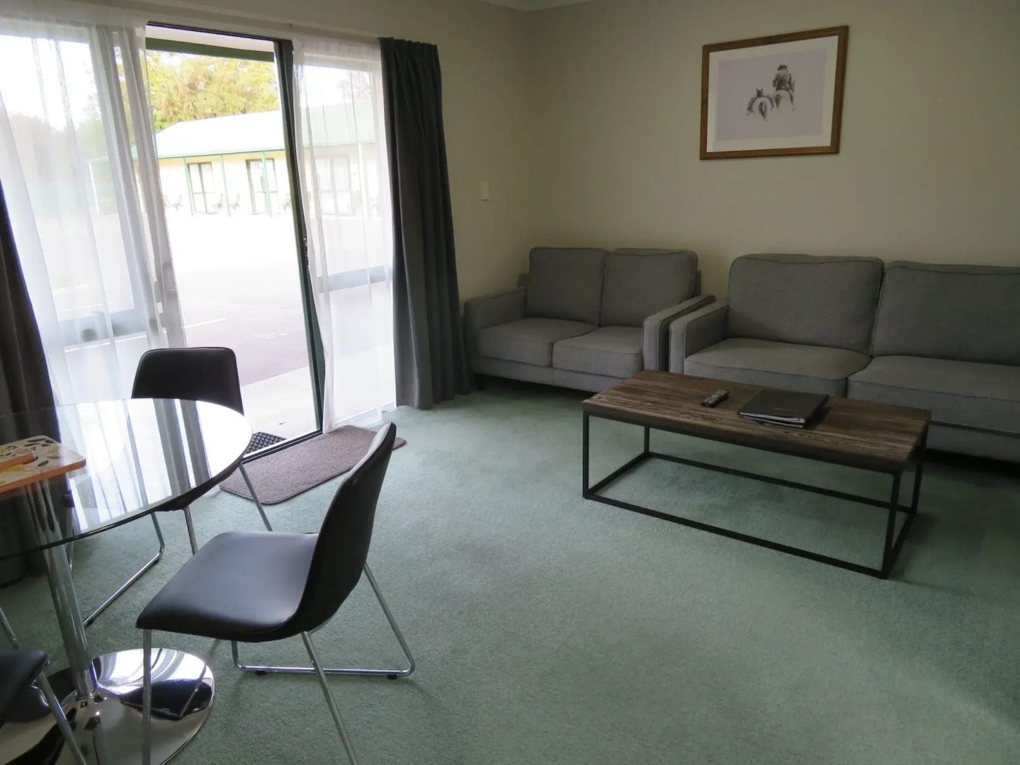 Commodore Court Motel