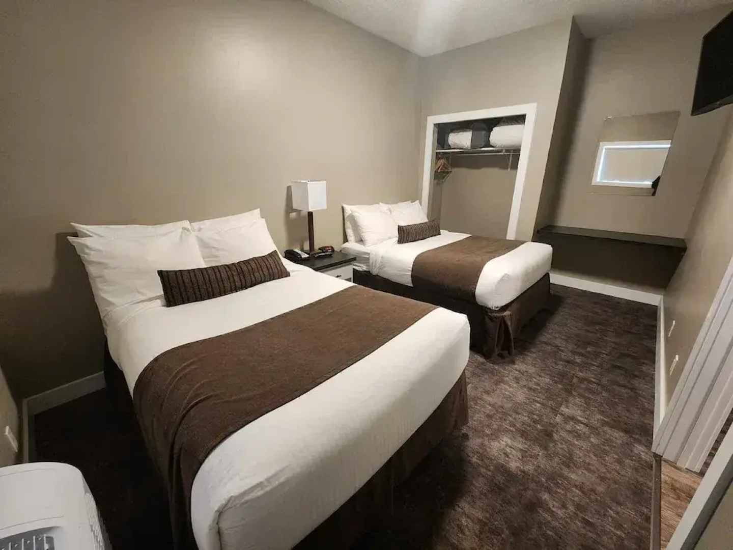 Creston Hotel & Suites